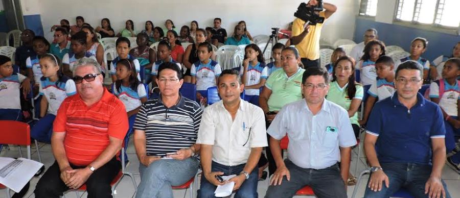 prefeito Amaury Almeida e os auxiliares do município