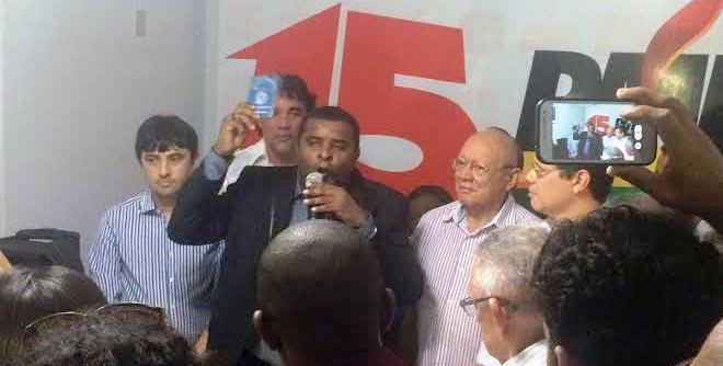 Câmara exibe carteira assianda de funcionário do PMDB; e agora seu presidente em São Luís