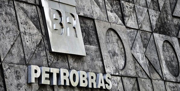 Petrobras: a ordem agora é salvar a mpresa; os políticos qu se virem...