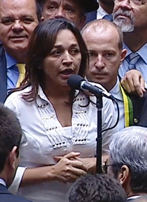 Eliziane durante o voto: "força de São Luís"