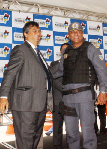 Flávio Dino e um oficial da PM: garantia de segurança?
