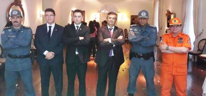 Flávio Dino e seus homens em pose de cinema: só os bandidos parecem não se intimidar