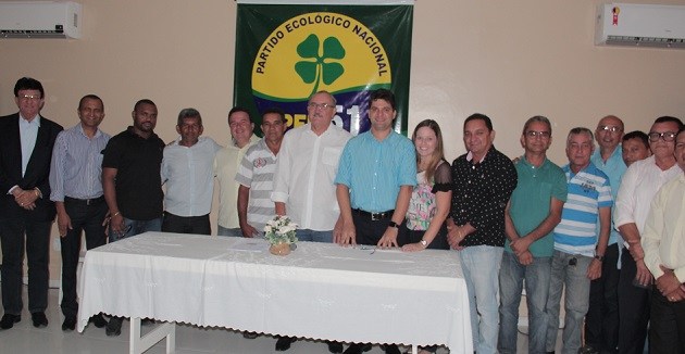 Francisco Nagib e César Pires com os representantes partidários