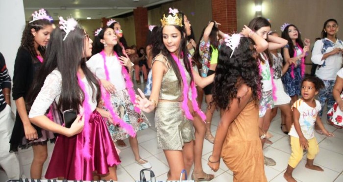 As baladinhas fashion, como a da miss Maranhão Yasmin Dominicci, também têm cobertura garantida no Ei, Meninas!