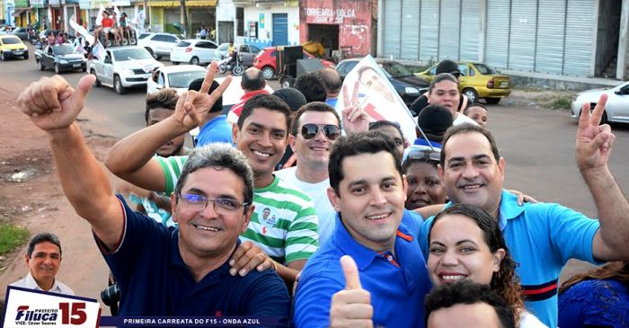 Filuca e César Soares lideram carreata pelas ruas de Pinheiro