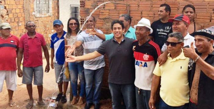 Osmar Filho nas comunidades, acompanhando a chegada dos benefícios...