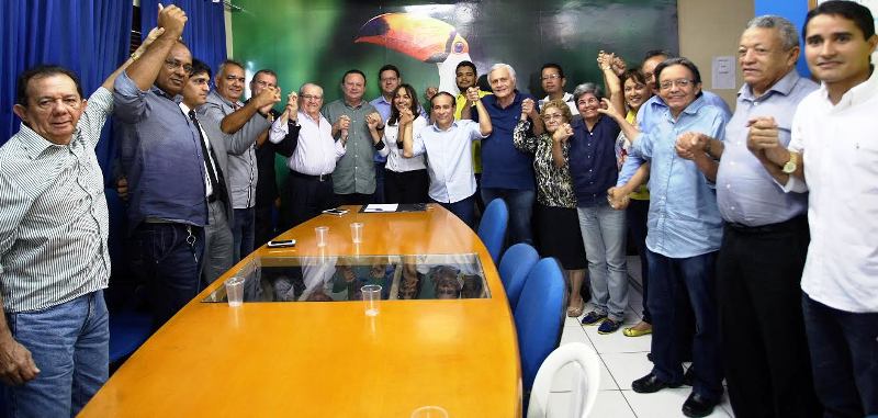 Gesto de Pinto unificou o PSDB em torno de Eliziane Gama...