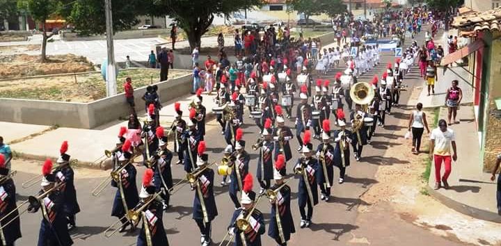 Sete escolas participaram do desfile